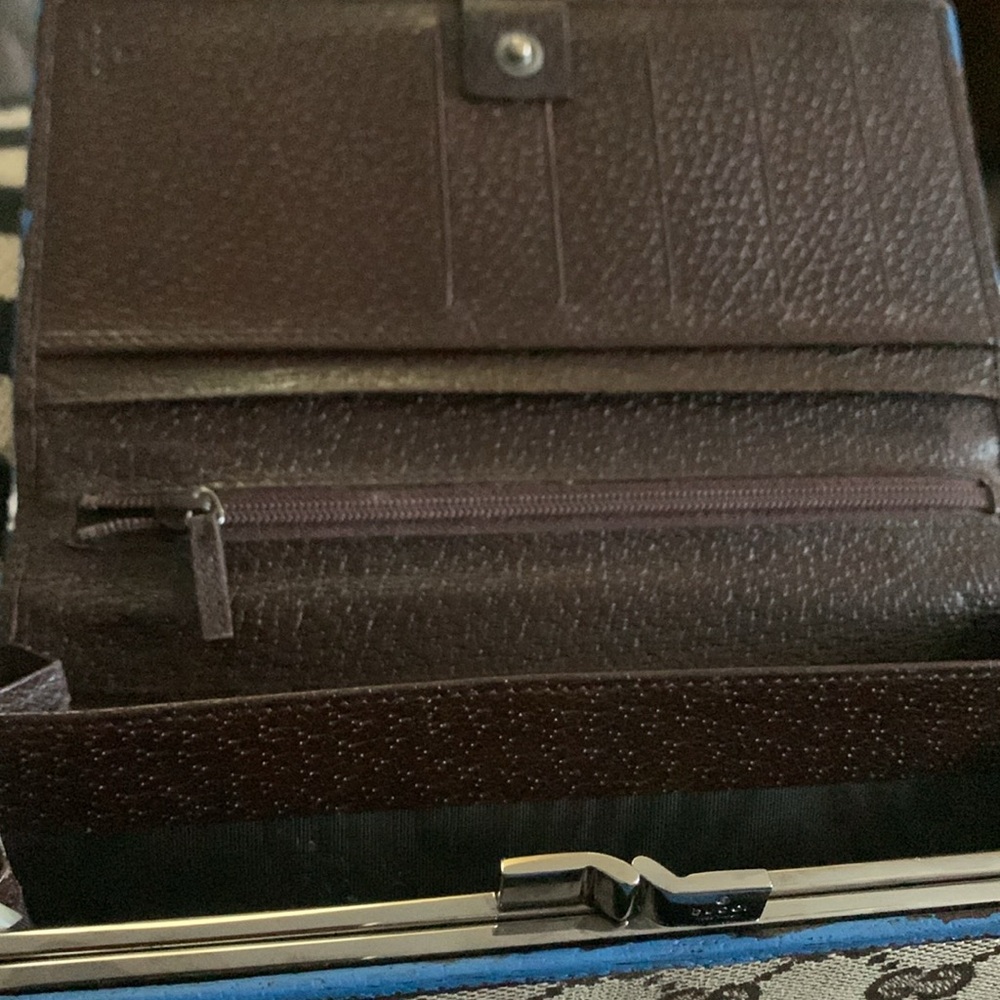 Authentic Gucci Monogram Logo Wallet! - image 4